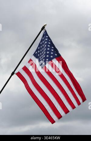 Bandiera americana in volo a Carmel, IN, USA Foto Stock