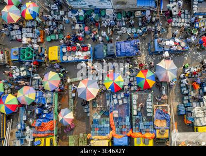 Bangladesh, divisione Chittagong, Chittagong, veduta aerea del mercato del pesce (veduta aerea) Foto Stock