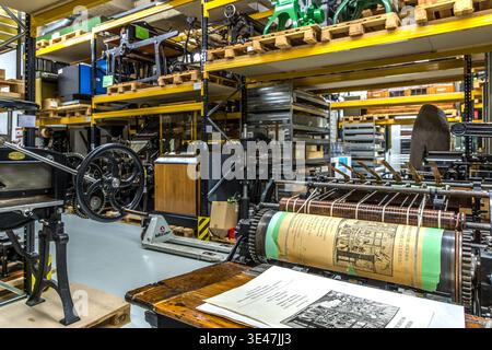 Macchine da stampa che presentano stampe storiche nella collezione di storia culturale del Museo tedesco del Libro e della scrittura. Lipsia, Sassonia, Germania Foto Stock