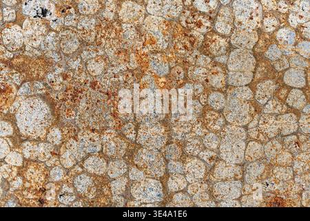 vecchio fondo metallico con resti di vernice vecchia, corrosione e ruggine Foto Stock
