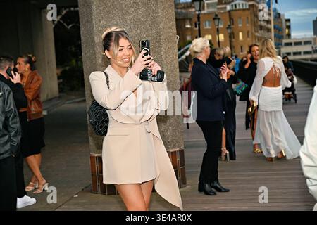 LONDRA, INGHILTERRA - MARZO 25 2026: Adrian Sanderson e Paige Turley partecipano all'evento di lancio del Regno Unito per Celebrity Ex on the Beach (serie 4, 2026) presso Driftwood Boat a Londra. (Foto di 李世惠/SEE li/Picture Capital) credito: Vedi li/Picture Capital/Alamy Live News Foto Stock