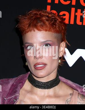 New York, Stati Uniti. 26 marzo 2026. Halsey partecipa alla premiere di New York "Our Hero, Balthazar" tenutasi a Regal Union Square il 26 marzo 2026 a New York, NY © Steven Bergman/AFF-USA.COM Credit: AFF/Alamy Live News Foto Stock