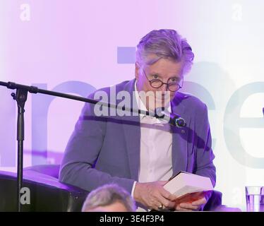 Conferenza di beneficenza Unterhaltung am Meer zugunsten von UNICEF Nick Wilder praesentiert sein neues Buch Vaterliebe Timmendorfer Strand *** discorso di beneficenza Unterhaltung am Meer in aiuto dell'UNICEF Nick Wilder presenta il suo nuovo libro Vaterliebe Timmendorfer Strand Foto Stock
