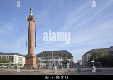 LudwigsMonument con scultura, obelisco, consiglio regionale, edificio del collegio Luisenplatz, Darmstadt, Assia, Germania Foto Stock