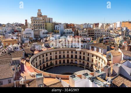 Vista aerea della piazza rotonda della città di Valencia, centro commerciale e turistico, Spagna. Foto Stock