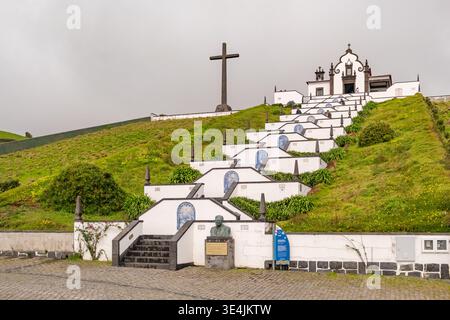Vista aerea dell'Ermitage de Nossa Senhora da Paz, dell'isola di Sao Miguel, delle Azzorre Foto Stock