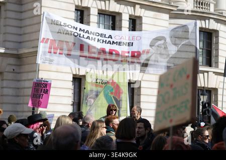 Londra, Regno Unito. 28 marzo 2026. Insieme contro l'estrema destra marcia a Londra. Una collezione di musicisti, artisti, attori e organizzazioni della società civile si riuniscono per una "grande” manifestazione nazionale a Londra per combattere la politica di estrema destra. Crediti: Uwe Deffner/Alamy Live News Foto Stock