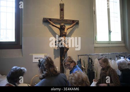 Milano, Italia. 28 marzo 2026. Milano, Piazza San Marco, Floralia, a sostegno dell'organizzazione no-profit per il recupero di giovani e adulti Credit: Independent Photo Agency/Alamy Live News Foto Stock