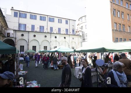 Milano, Italia. 28 marzo 2026. Milano, Piazza San Marco, Floralia, a sostegno dell'organizzazione no-profit per il recupero di giovani e adulti Credit: Independent Photo Agency/Alamy Live News Foto Stock