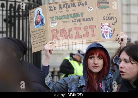 Londra, Regno Unito. 28 marzo 2026. Insieme contro l'estrema destra marcia a Londra. Una collezione di musicisti, artisti, attori e organizzazioni della società civile si riuniscono per una "grande” manifestazione nazionale a Londra per combattere la politica di estrema destra. Crediti: Uwe Deffner/Alamy Live News Foto Stock