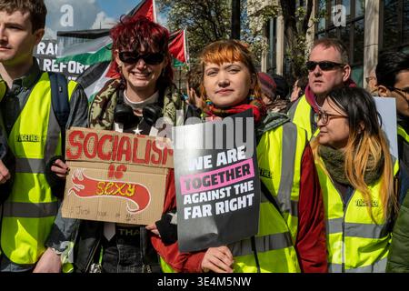Centro di Londra, Regno Unito. 28 marzo 2026. Protesta "insieme contro l'estrema destra" in marcia attraverso il centro di Londra. Gli organizzatori stimano che 500.000 manifestanti provenienti da sindacati, gruppi antifascisti, gruppi di rifugiati e centinaia di organizzazioni della società civile abbiano marciato insieme contro l'ascesa dell'estrema destra nel Regno Unito. Credito: Alamy Live News/ credito: Maggie Sully/Alamy Live News Foto Stock
