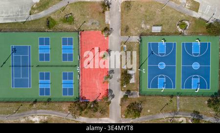 Vista dall'alto dei campi da tennis e pallacanestro di Lauderhill, Florida Foto Stock