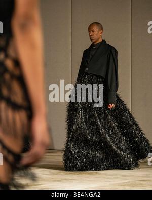 Veejay Floresca New York Fashion Week FW 2026 Debut Collection al Ritz Carlton New York, Nomad Foto Stock