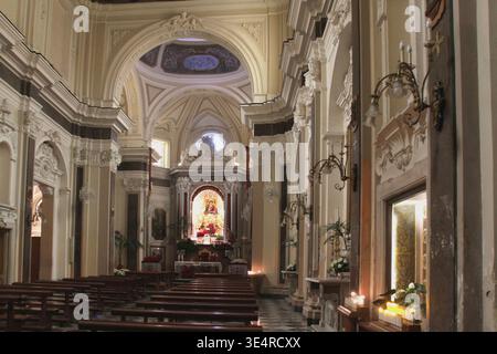 Sorrento, Italia. Interno del Santuario della Madonna del Carmine. Foto Stock