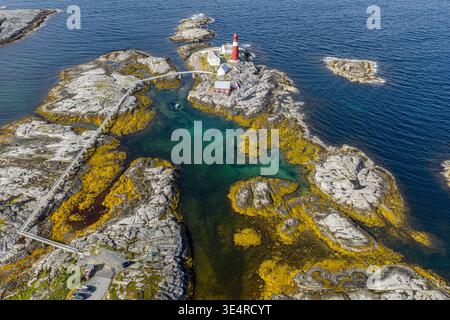 Veduta aerea del faro di Tranoy Fyr, Tranøy, Norvegia Foto Stock