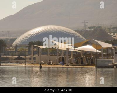 Fare il bagno nel Mar morto, Ein Bokek, Israele Foto Stock
