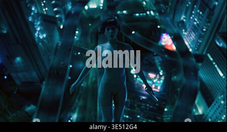 Ghost in the Shell è un film del 2017 diretto da Rupert Sanders e scritto da Jamie Moss, William Wheeler e Ehren Kruger. È il primo film live action basato sul franchise giapponese Ghost in the Shell immaginato da Masamune Shirow, con protagonisti Scarlett Johansson, Takeshi Kitano, Michael Pitt, Pilou Asbæk, Chin Han, e Juliette Binoche. Foto Stock