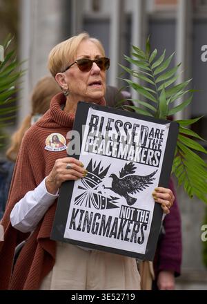 La gente osserva la domenica delle Palme a Eugene, Oregon, con una celebrazione ecumenica del 29 marzo 2026, celebrazione pubblica per rivendicare il cristianesimo dal nazionalismo bianco. Foto Stock