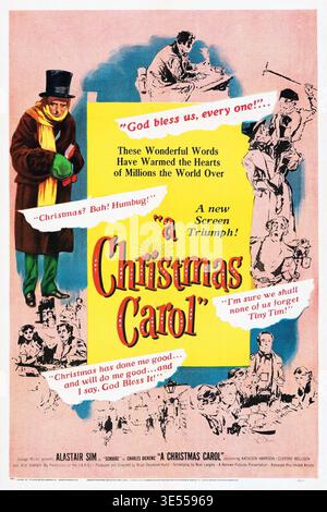 Questo poster vintage del 1951 per "A Christmas Carol" presenta Alastair SIM nei panni di Ebenezer Scrooge, insieme ad altri personaggi iconici della storia classica di Charles Dickens. Il design giallo brillante e rosa promuove il film come "Un nuovo trionfo dello schermo!" Con citazioni come "Dio ci benedica, ognuno!" E' Natale? Bah! Umorismo!". Foto Stock