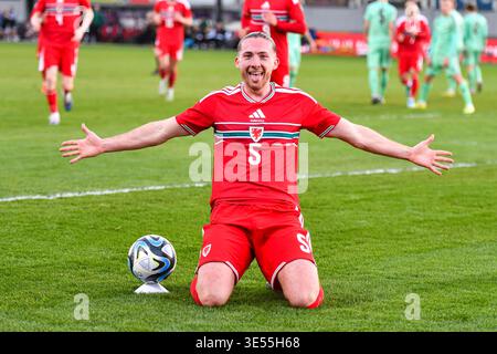 Archie Harris del Galles celebra il secondo gol della sua squadra durante la partita tra Galles U21 e Bielorussia U21 2027 qualificazioni europee Under 21 Foto Stock