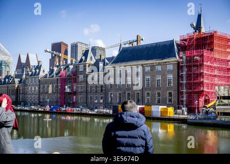 L'AIA - ristrutturazione al Binnenhof a l'Aia. Il Binnenhof è in fase di ristrutturazione dal 1° ottobre 2021. L'obiettivo è quello di rendere gli edifici che ospitano la prima e la seconda camera, tra gli altri, a prova di futuro. La ristrutturazione del Binnenhof a l'Aia sta diventando di nuovo più costosa. ROBIN UTRECHT /ANP netherlands Out - belgium Out Foto Stock