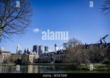 L'AIA - ristrutturazione al Binnenhof a l'Aia. Il Binnenhof è in fase di ristrutturazione dal 1° ottobre 2021. L'obiettivo è quello di rendere gli edifici che ospitano la prima e la seconda camera, tra gli altri, a prova di futuro. La ristrutturazione del Binnenhof a l'Aia sta diventando di nuovo più costosa. ROBIN UTRECHT /ANP netherlands Out - belgium Out Foto Stock