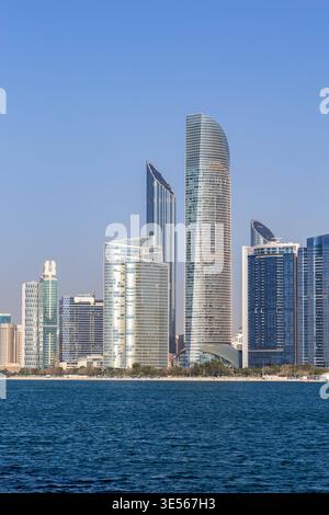 Skyline di Abu Dhabi Hochhäuser am Meer ad Abu Dhabi, Emirato di Vereinigte Arabische Abu Dhabi, Emirato di Vereinigte Arabische - 19. Febbraio 2026: Abu Dhabi Skyline Hochhäuser am Meer ad Abu Dhabi, Emirato di Vereinigte Arabische. *** Skyline Abu Dhabi Skyline grattacieli in riva al mare ad Abu Dhabi, Emirati Arabi Uniti Abu Dhabi, Emirati Arabi Uniti 19 febbraio 2026 Skyline Abu Dhabi Skyline grattacieli in riva al mare ad Abu Dhabi, Emirati Arabi Uniti Foto Stock