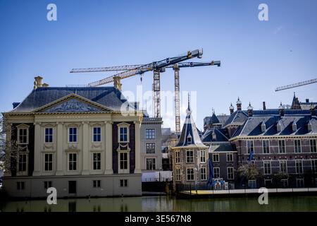 L'AIA - ristrutturazione al Binnenhof a l'Aia. Il Binnenhof è in fase di ristrutturazione dal 1° ottobre 2021. L'obiettivo è quello di rendere gli edifici che ospitano la prima e la seconda camera, tra gli altri, a prova di futuro. La ristrutturazione del Binnenhof a l'Aia sta diventando di nuovo più costosa. ROBIN UTRECHT /ANP netherlands Out - belgium Out Foto Stock
