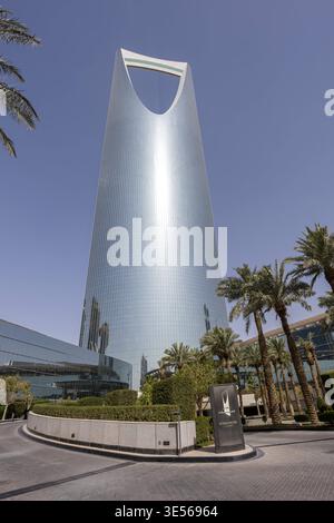 Riad Skyline Kingdom Centre Tower Hochhaus a Riad, Riad Arabia Saudita, Arabia Saudita - 15. Febbraio 2026: Riad Skyline Kingdom Centre Tower Hochhaus a Riad, Arabia Saudita. *** Il grattacielo Riyadh Skyline Kingdom Centre Tower a Riyadh, Arabia Saudita Riyadh, Arabia Saudita 15 febbraio 2026 il grattacielo Riyadh Skyline Kingdom Centre Tower a Riyadh, Arabia Saudita Foto Stock