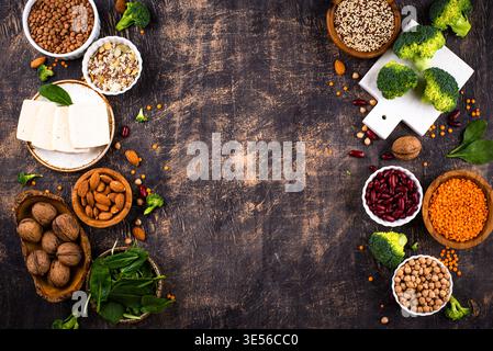 Asortazione di prodotti proteici vegani a base vegetale Foto Stock