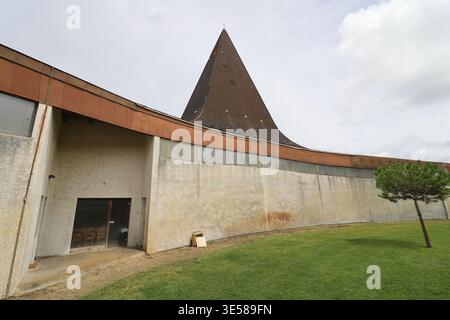 Chiesa di Notre-Dame des Dunes, una chiesa costruita nel XX secolo, nella città di Mimizan, dipartimento delle Landes, Francia Foto Stock