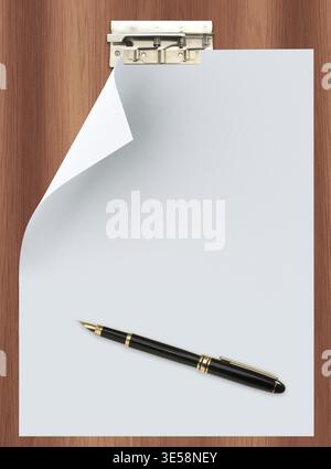 La cancelleria è attaccata a un tappeto da scrivania Foto Stock
