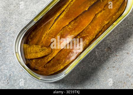 Acciughe biologiche fatte in casa in olio pronte da mangiare Foto Stock