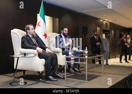 Londra, Regno Unito. 1 aprile 2026. Il presidente siriano Ahmed al-Sharaa e la sua delegazione si incontrano con la comunità siriana durante la sua visita a Londra, in Gran Bretagna, il 31 marzo 2026. Foto di Balkis Press/ABACAPRESS.COM credito: Abaca Press/Alamy Live News Foto Stock