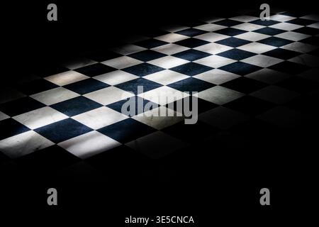 Pavimento a scacchiera bianco e nero Foto Stock