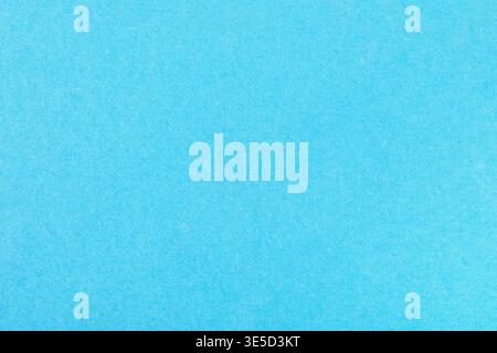 Carta blu brillante con colore morbido e uniforme e grana sottile, ideale per sfondi, design e progetti creativi. Foto Stock