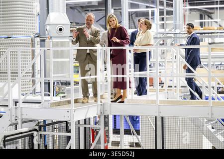 Hoogeveen, Paesi Bassi, 2026-04-01 12:47:19 HOOGEVEEN, 01-04-2026, Vepa Queen Máxima visita l'associazione Circulair Groningen Drenthe. L'associazione è composta da quasi duecento aziende e organizzazioni che investono nella transizione verso un'economia circolare nei Paesi Bassi settentrionali. La visita di lavoro inizia a Hoogeveen presso Vepa, un produttore di mobili per ufficio sostenibili. FOTO: NLBeeld/Patrick van Emst crediti: NL Beeld / Patrick van Emst Foto Stock
