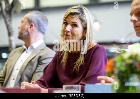 Hoogeveen, Paesi Bassi, 2026-04-01 13:04:40 HOOGEVEEN, 01-04-2026, Vepa Queen Máxima visita l'associazione Circulair Groningen Drenthe. L'associazione è composta da quasi duecento aziende e organizzazioni che investono nella transizione verso un'economia circolare nei Paesi Bassi settentrionali. La visita di lavoro inizia a Hoogeveen presso Vepa, un produttore di mobili per ufficio sostenibili. FOTO: NLBeeld/Patrick van Emst crediti: NL Beeld / Patrick van Emst Foto Stock