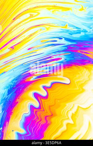 Primo piano su una bolla di sapone con forme astratte casuali e colori per lo sfondo Foto Stock