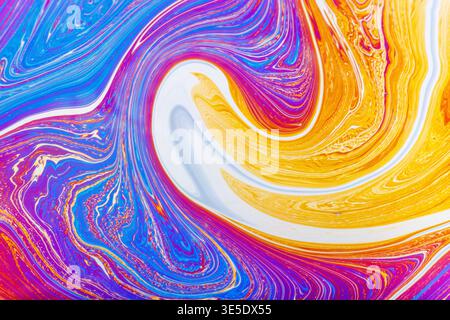 Primo piano su una bolla di sapone con forme astratte casuali e colori per lo sfondo Foto Stock