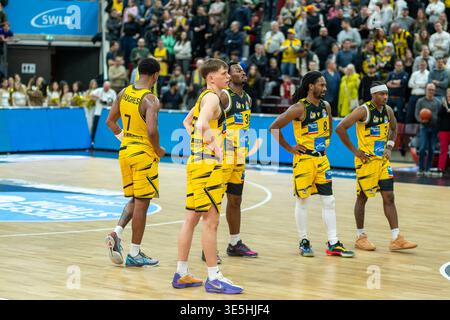 Elijah Hughes (MHP RIESEN Ludwigsburg, #07), Julis Baumer (MHP RIESEN Ludwigsburg, #37), Maxwell Temoka (MHP RIESEN Ludwigsburg, #39), Terrell Harris (MHP RIESEN Ludwigsburg, #08), Stefan Smith (MHP RIESEN Ludwigsburg, #03), GER, MHP RIESEN Ludwigsburg vs Ludwigsburg Foto Stock