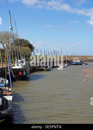 Vista del porto di Blakeney e del fiume Glaven, Blakeney, North Norfolk, Regno Unito Foto Stock