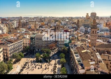 Vista panoramica di Plaza de la Reina dalla cima della cattedrale di Valencia. Foto Stock