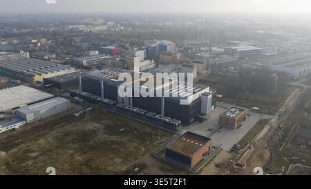 Edificio di data center industriali con unità di raffreddamento per server Foto Stock