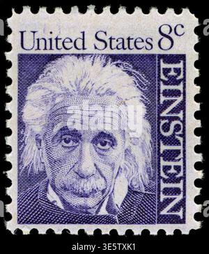 Un francobollo statunitense da 8 centesimi di colore viola della serie americana definitive, pubblicato il 14 marzo 1966 a Princeton, New Jersey, con un ritratto inciso del fisico teorico Albert Einstein di Joseph S. Creamer, Jr., basato sulla fotografia di Philippe Halsman del 1947, con lettere e numeri di Kenneth C. Wiram e disegno di Frank Sebastiano. Foto Stock