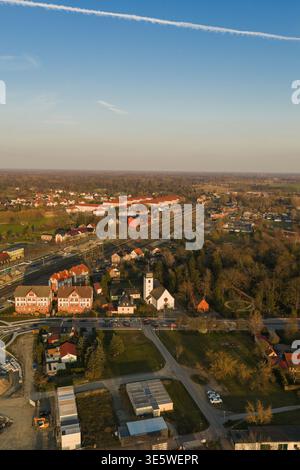 Una vista aerea della città tedesca di Lübbenau, che offre uno scorcio della città. Foto Stock