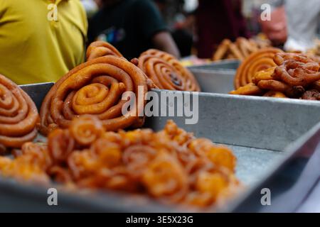 Chawk Bazaar Iftar Market nella Vecchia Dacca durante il Ramadan, Bangladesh (immagine 9) Foto Stock