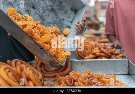 Chawk Bazaar Iftar Market nella Vecchia Dacca durante il Ramadan, Bangladesh (immagine 7) Foto Stock