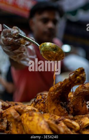 Chawk Bazaar Iftar Market nella Vecchia Dacca durante il Ramadan, Bangladesh (immagine 8) Foto Stock