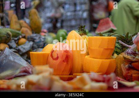Chawk Bazaar Iftar Market nella Vecchia Dacca durante il Ramadan, Bangladesh (immagine 3) Foto Stock